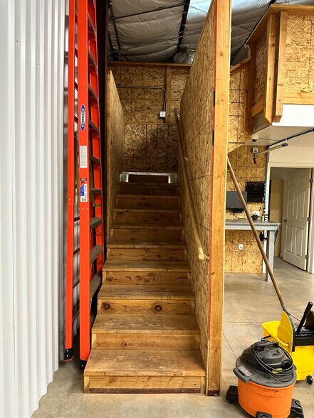 More Photos Of 1115 Ewald Ct, Paradise Manufacturing For Lease