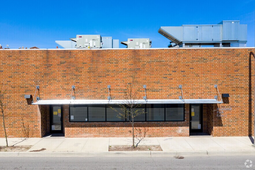 More Photos Of 3220 W Grand Ave, Chicago Restaurant For Lease