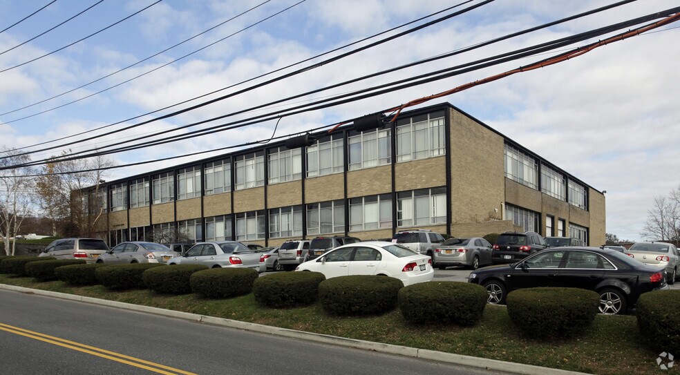 More Photos Of 1 DuPont St, Plainview Flex For Lease