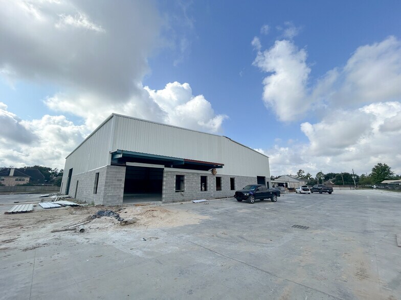 More Photos Of 6016 N Eldridge Pky, Houston Manufacturing For Lease