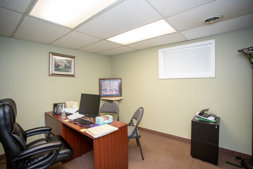 More Photos Of 1265 W Huron St, Waterford Medical For Lease