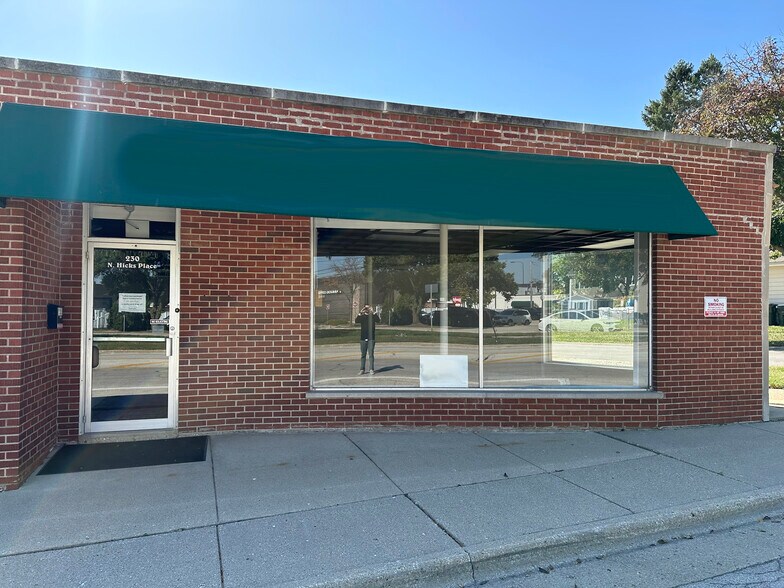 More Photos Of 220-230 Hicks Pl, Palatine Storefront Retail Residential For Sale
