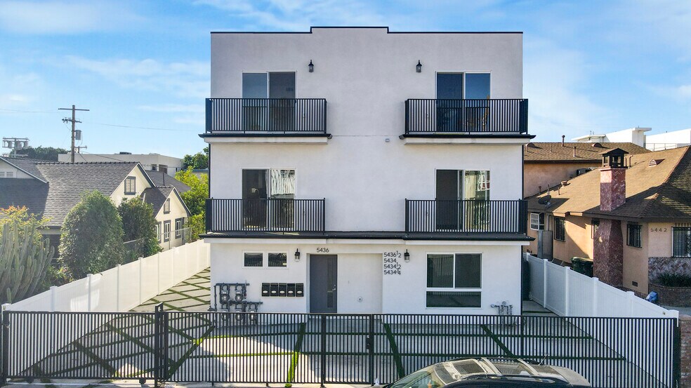 More Photos Of 5436 Romaine St, Los Angeles Apartments For Sale