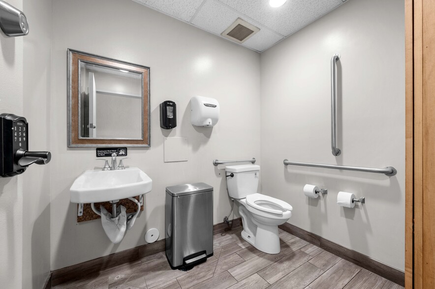 More Photos Of 115 E Riverwalk Ave, Pueblo Office For Sale