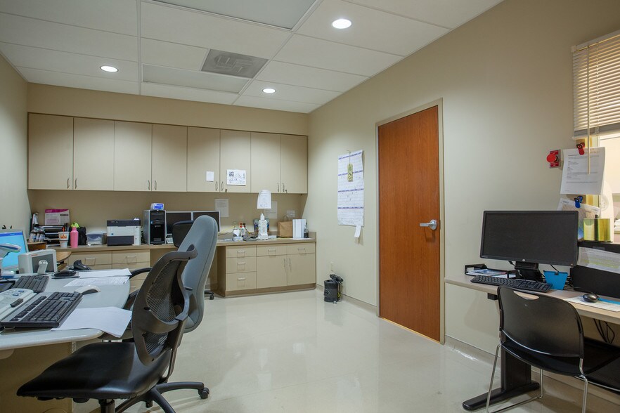 More Photos Of 2734 N Woodlawn Ave, Wichita Medical For Sale