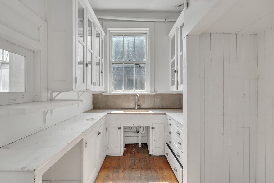 More Photos Of 51 Trumbull St, New Haven Office For Sale