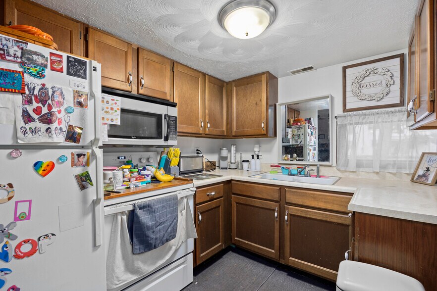 More Photos Of 1801 Croghan St, Fremont Storefront Retail Residential For Sale