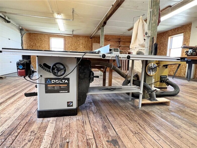 More Photos Of 219 W 11th St N, Newton Office For Sale