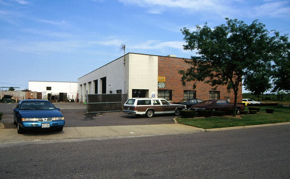More Photos Of 125 Edison Ave, West Babylon Warehouse For Lease