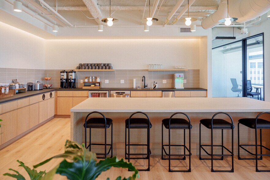 More Photos Of 1100 Glendon Ave, Los Angeles Coworking Space