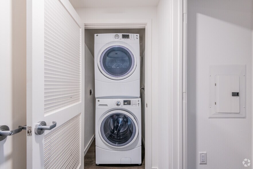 More Photos Of 2302 Valdez St, Oakland Apartments For Lease