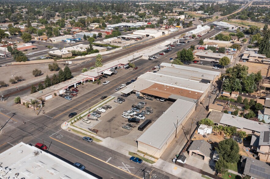 More Photos Of 421-425 N E St, Madera Auto Repair For Lease