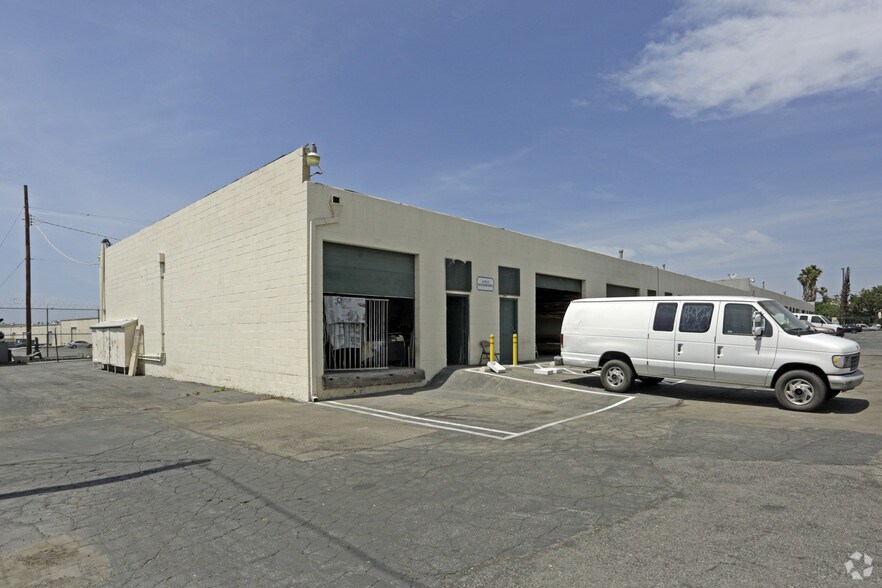 More Photos Of 12780 Pierce St, Pacoima Warehouse For Lease