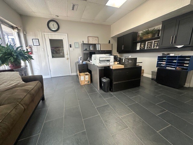 More Photos Of 428 S Kirby St, Garland Flex For Lease