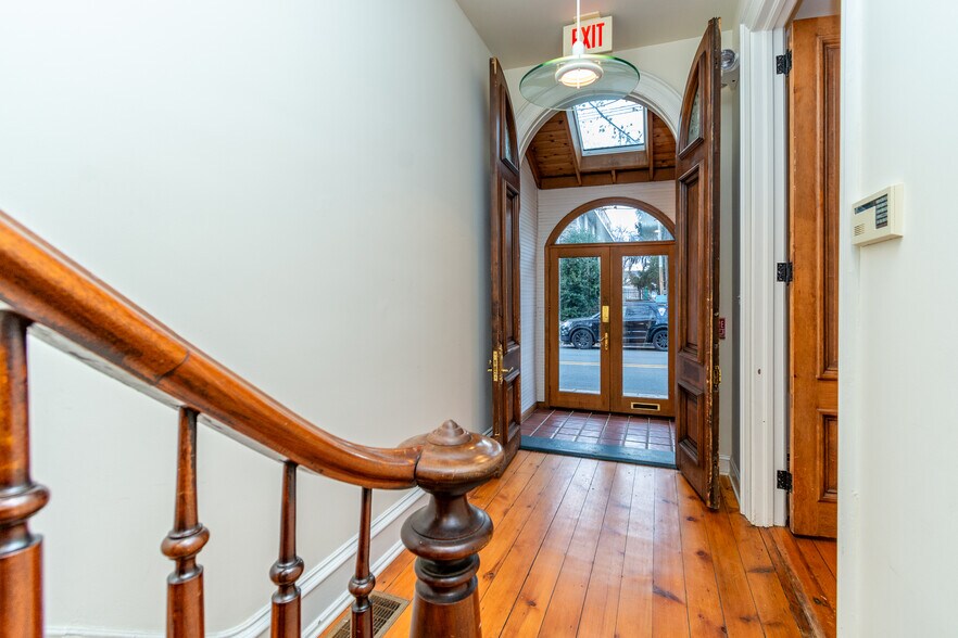 More Photos Of 24 N Main St, Lambertville Office For Sale