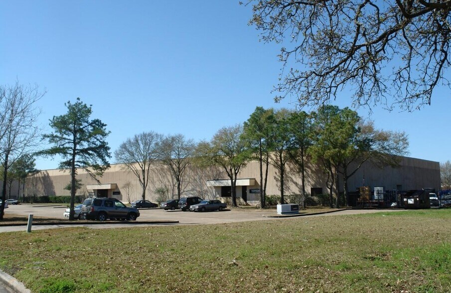 More Photos Of 1751-1765 Stebbins Dr, Houston Truck Terminal For Lease