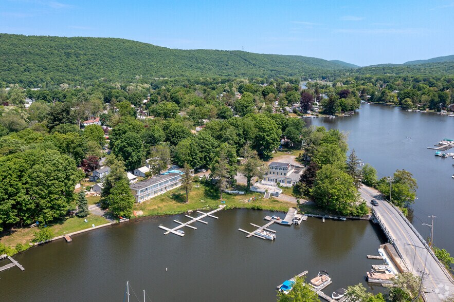 More Photos Of 7 Waterstone Rd, Greenwood Lake Hotel For Sale