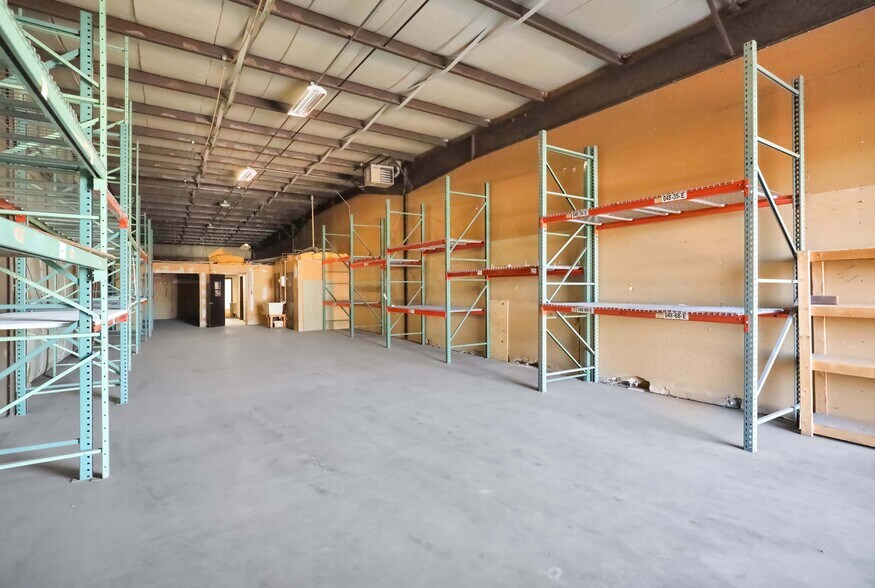 More Photos Of 1717-5765 NE 58th Ave, Des Moines Industrial For Sale