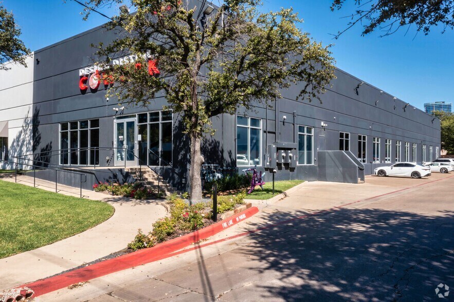 Primary Photo Of 1500 Dragon St, Dallas Showroom For Lease