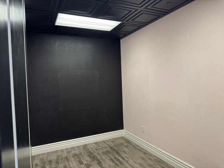 More Photos Of 6446 N Durango Dr, Las Vegas Freestanding For Lease