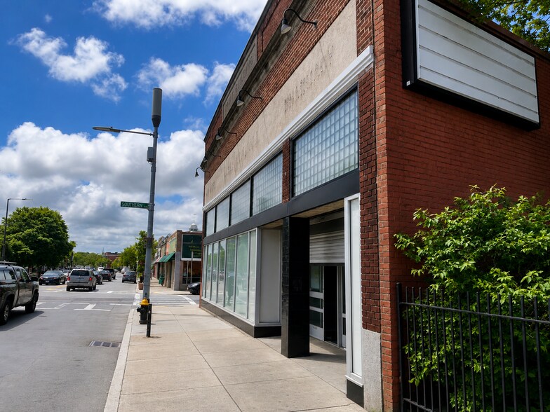 More Photos Of 585 Washington St, Boston Freestanding For Lease