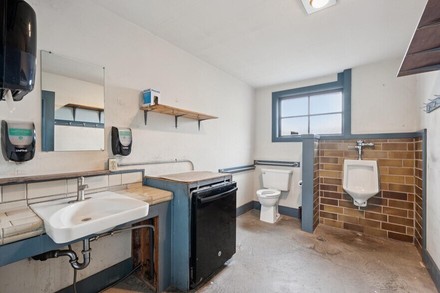 More Photos Of 253 S 25th St, Richmond Flex For Sale