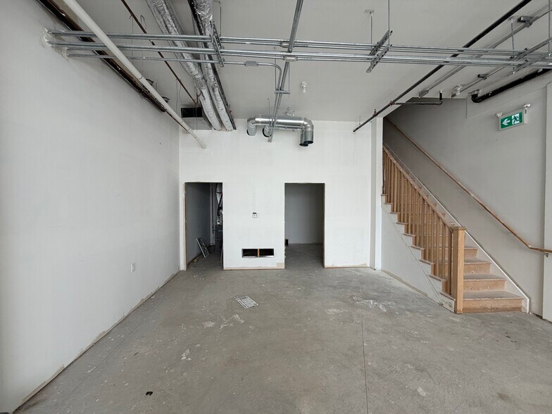 More Photos Of 200 Dissette St, Bradford West Gwillimbury Apartments For Lease