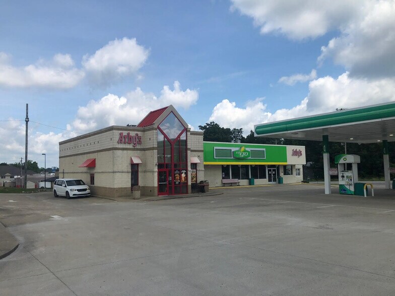 More Photos Of 637 S 2nd St, Central City Storefront For Sale