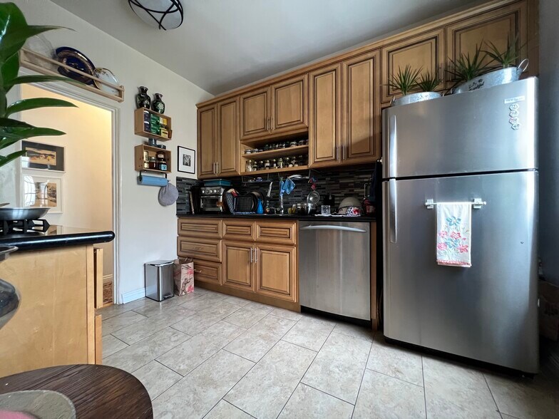 More Photos Of 1347 N Mansfield Ave, Los Angeles Apartments For Sale