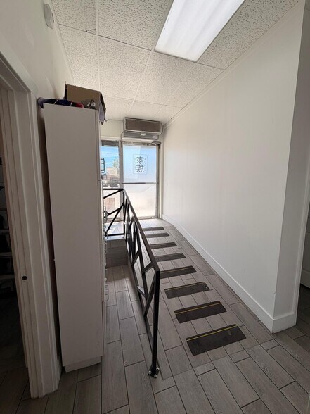 More Photos Of 566 W Lancaster Blvd, Lancaster Office For Sale