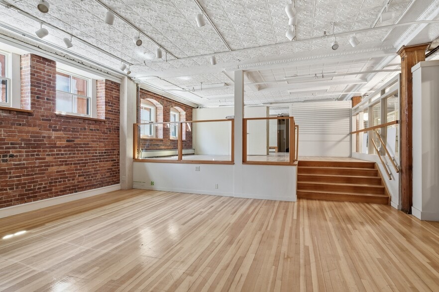 More Photos Of 150 Main St, Northampton Storefront For Lease