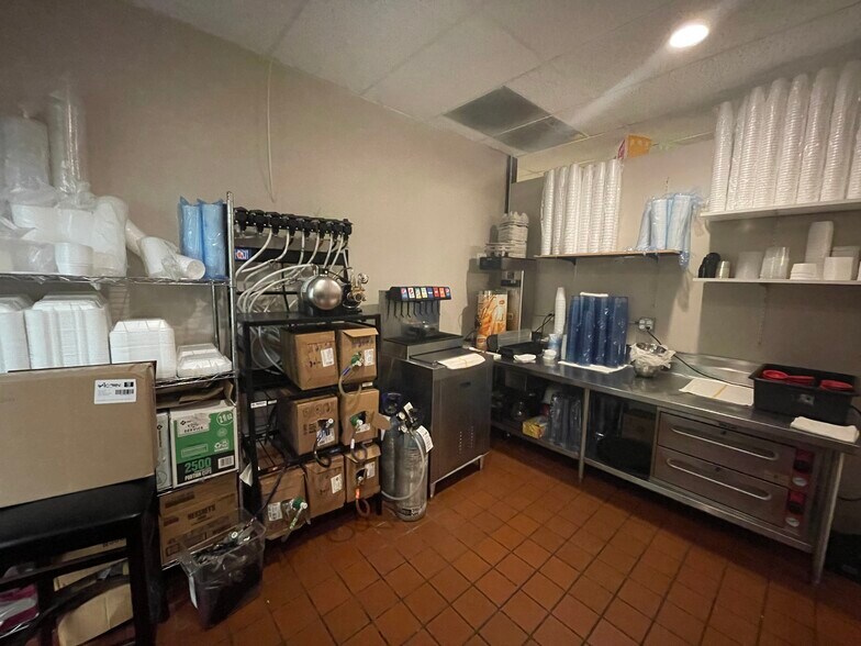 More Photos Of 2330 N Maize Rd, Wichita Storefront Retail Office For Lease