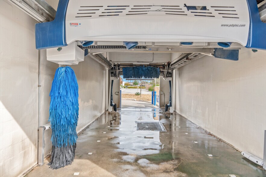 More Photos Of 7535 Bandera Rd, San Antonio Carwash For Sale