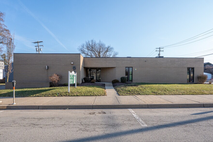 Primary Photo Of 600 Ligonier St, Latrobe Medical For Sale