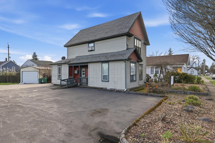 More Photos Of 114 E 2nd St, Newberg Office For Sale