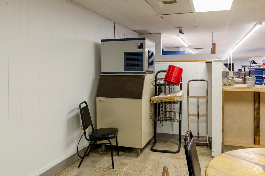 More Photos Of 7781 Highway 167 S, Sheridan Convenience Store For Lease