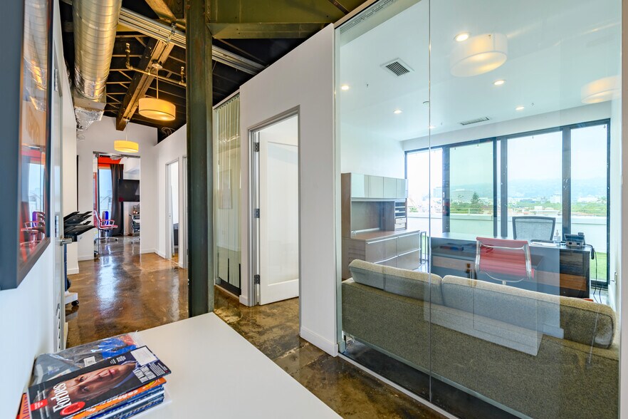 More Photos Of 400 S Beverly Dr, Beverly Hills Office For Lease