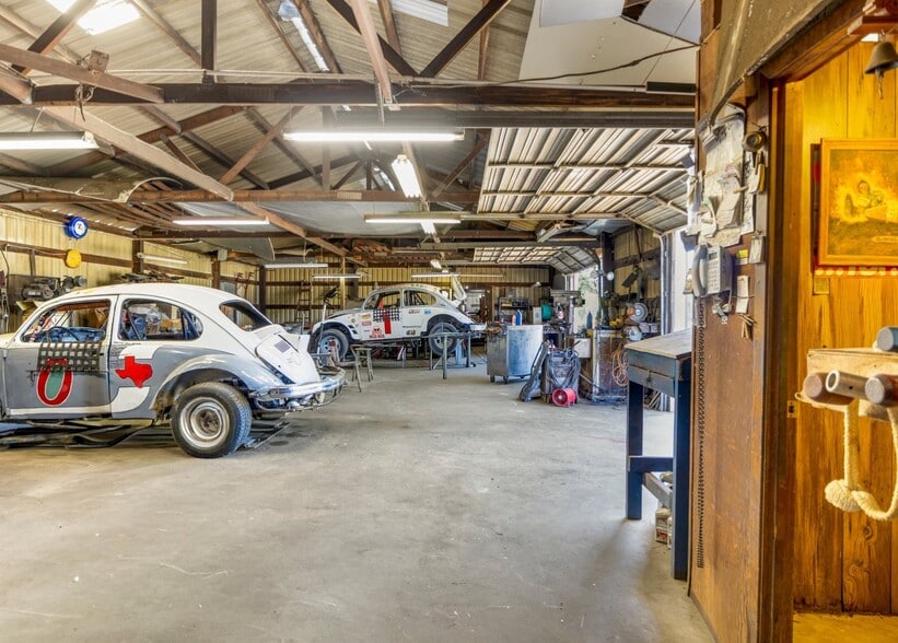 More Photos Of 11041 US Highway 69 N, Tyler Auto Repair For Sale