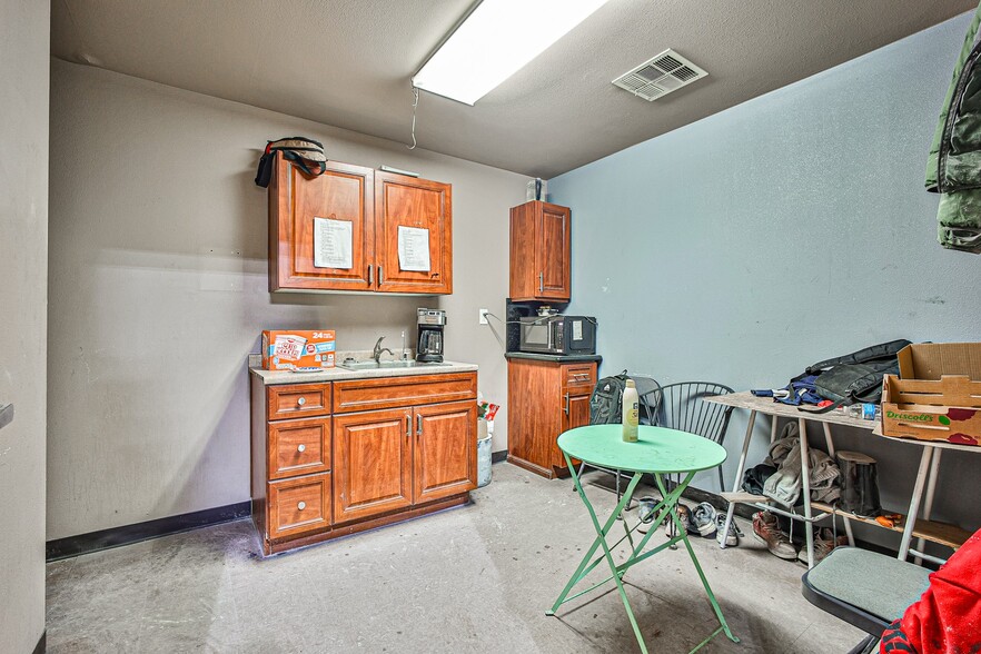 More Photos Of 5995 W Wigwam Ave, Las Vegas Warehouse For Sale