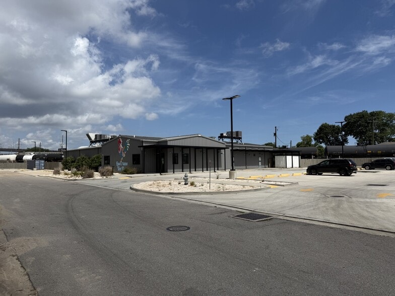 Primary Photo Of 2935 Airline Dr, Metairie General Retail For Sale