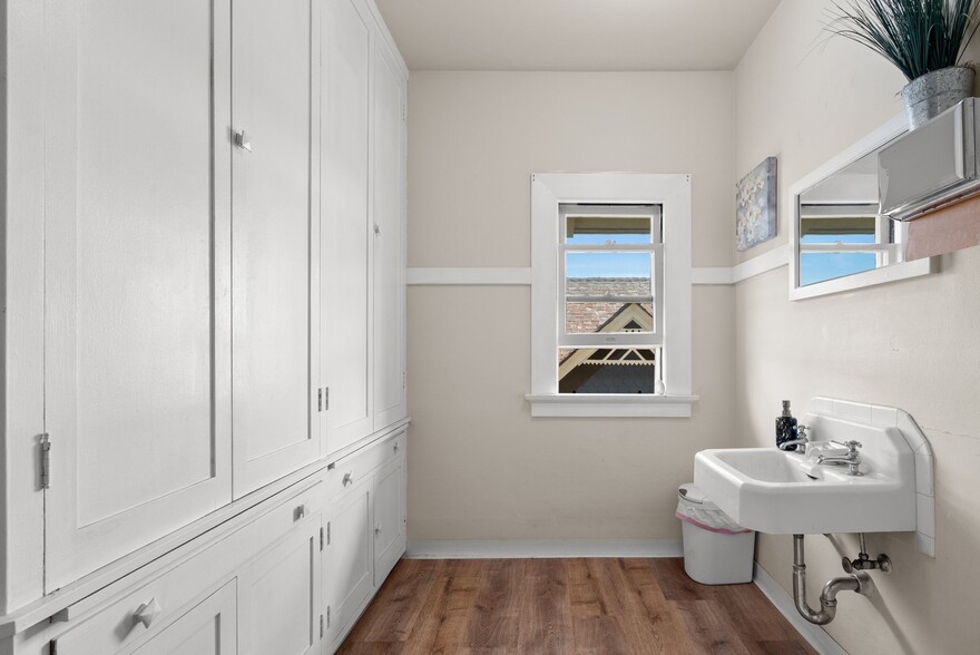 More Photos Of 217 E Lake Ave, Watsonville Office For Sale