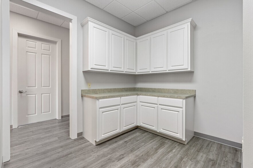 More Photos Of 3607 N Loop 336, Conroe Light Manufacturing For Lease