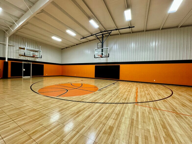 More Photos Of 2509 S 1st St, Terre Haute Showroom For Sale