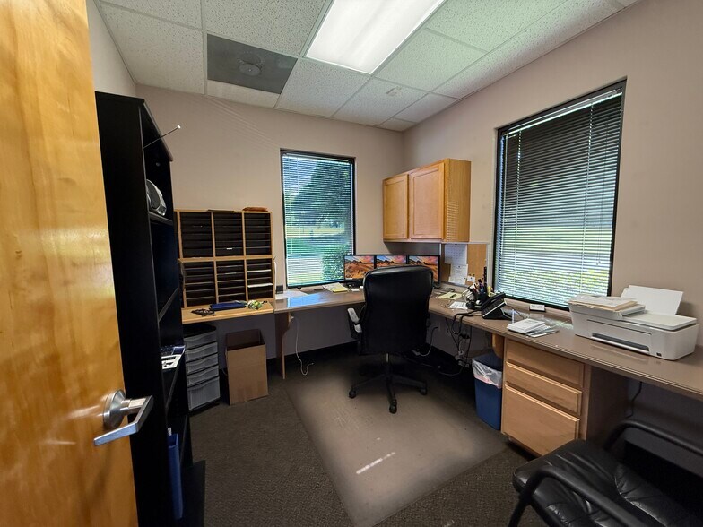 More Photos Of 99 Grove Park Ln, Woodstock Loft Creative Space For Sale