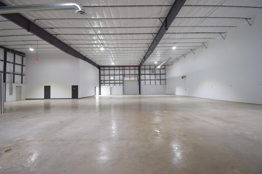 More Photos Of 11907 Bedford St, Houston Warehouse For Lease