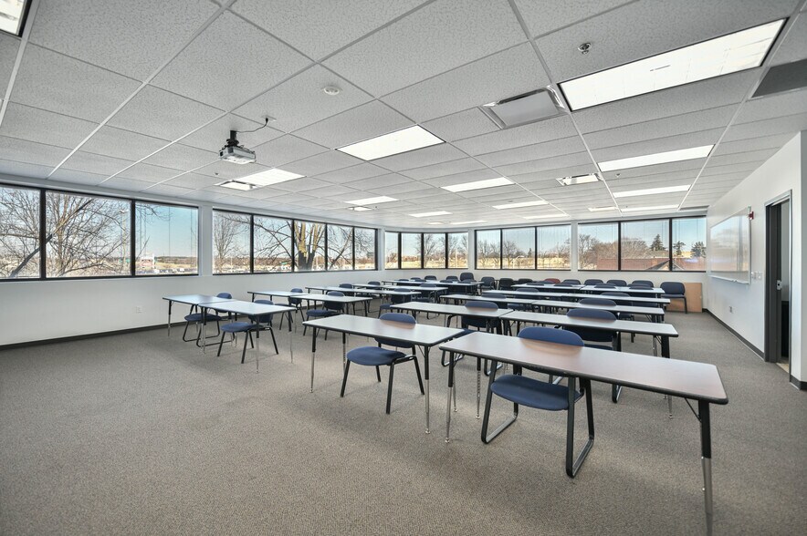 More Photos Of 620 S 76th St, Milwaukee Office For Lease