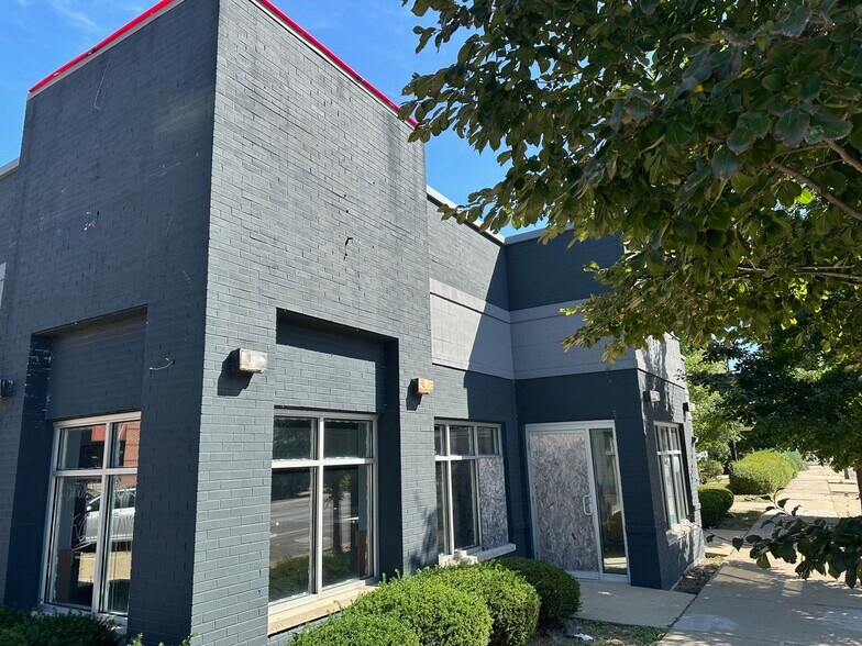 More Photos Of 8307 S South Chicago Ave, Chicago Freestanding For Sale