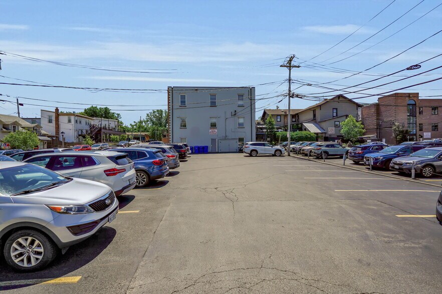 More Photos Of 5586 Main St, Williamsville Office For Lease