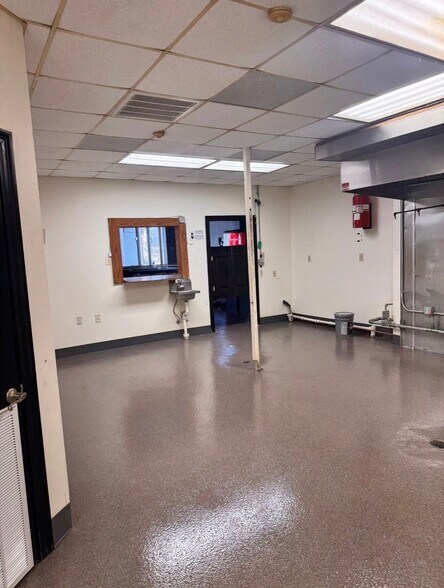 More Photos Of 12371 US-90 Hwy, Luling Storefront Retail Office For Lease