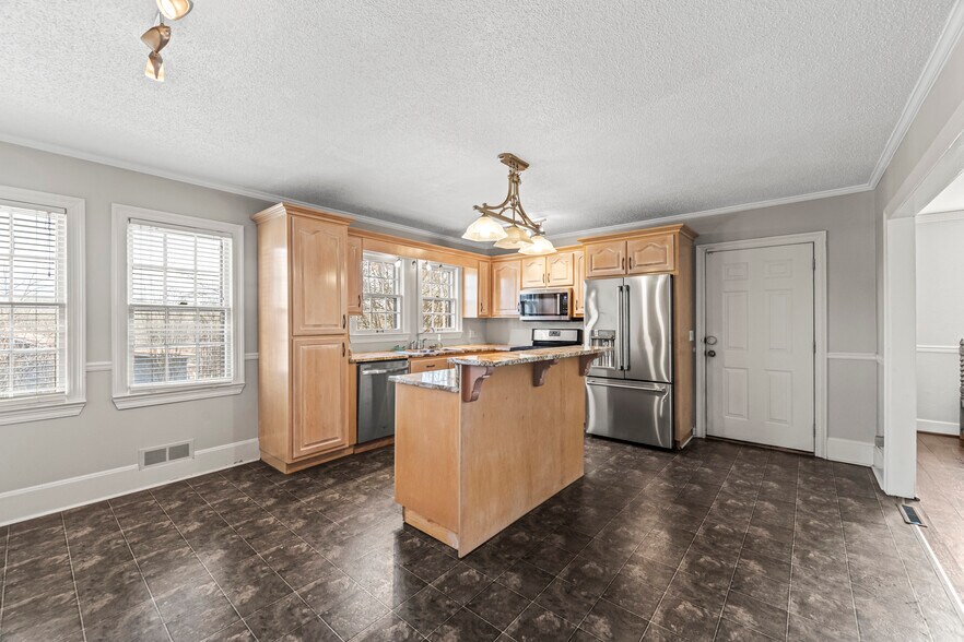 More Photos Of 1348 3rd St SE, Cullman Office For Sale